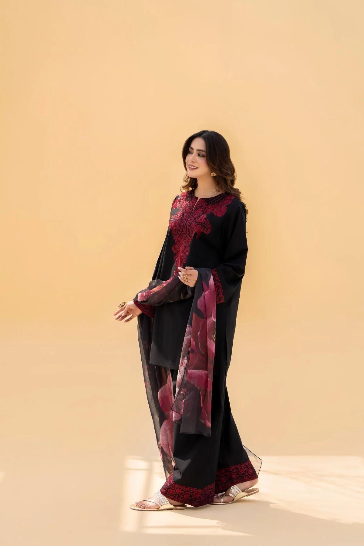 Zaroon Farshi Emb 3pc - Image 9